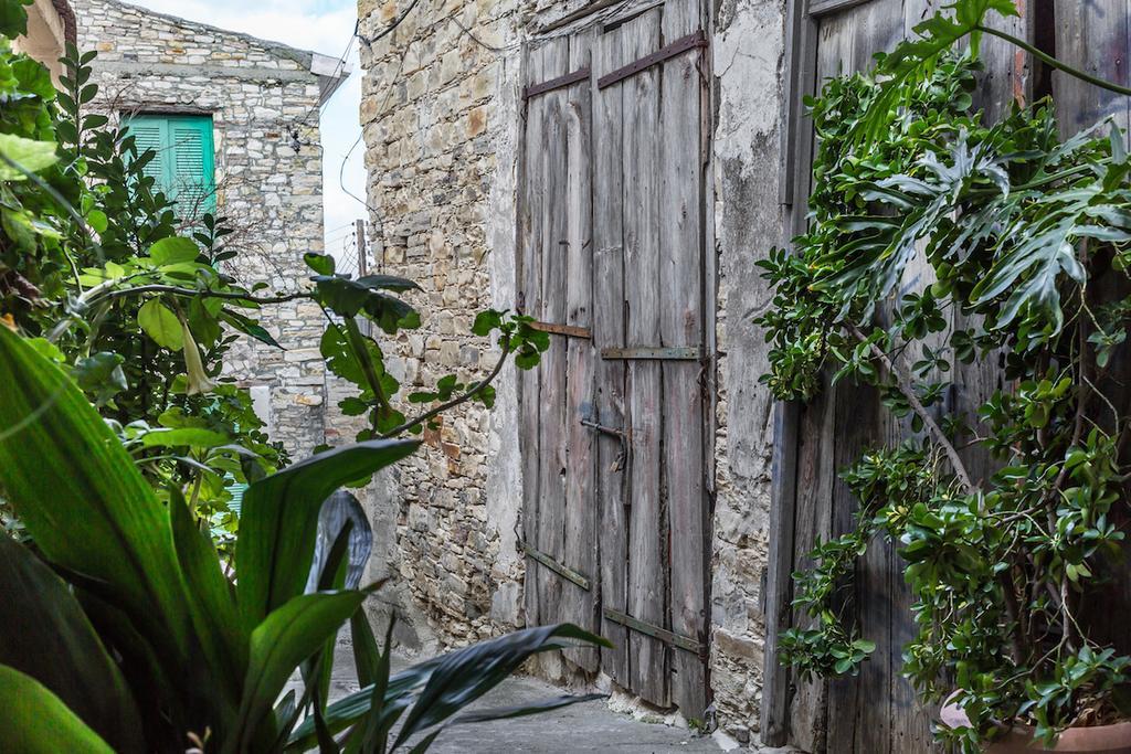 Redblue Door Two Traditional Listed Houses Pano Lefkara Luaran gambar
